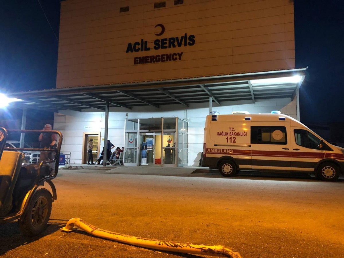 Bıçaklı kavga kanlı bitti: 1 ölü!;