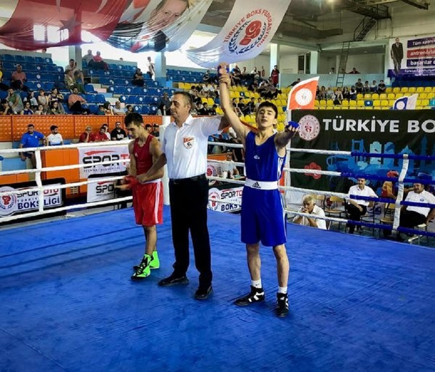 Boks’ta şampiyonluk mücadelesi sürüyor;