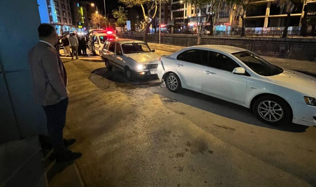 Boş caddede bir garip kaza;