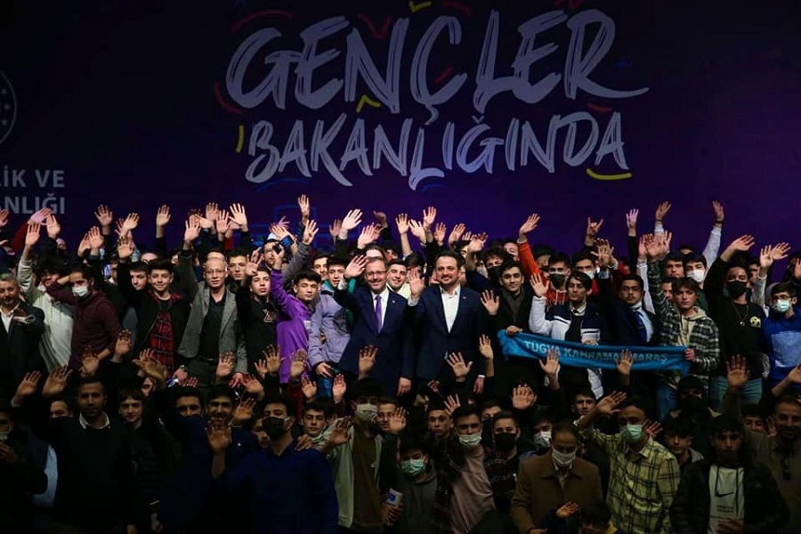 TÜGVA'lı gençler bakanla buluştu;