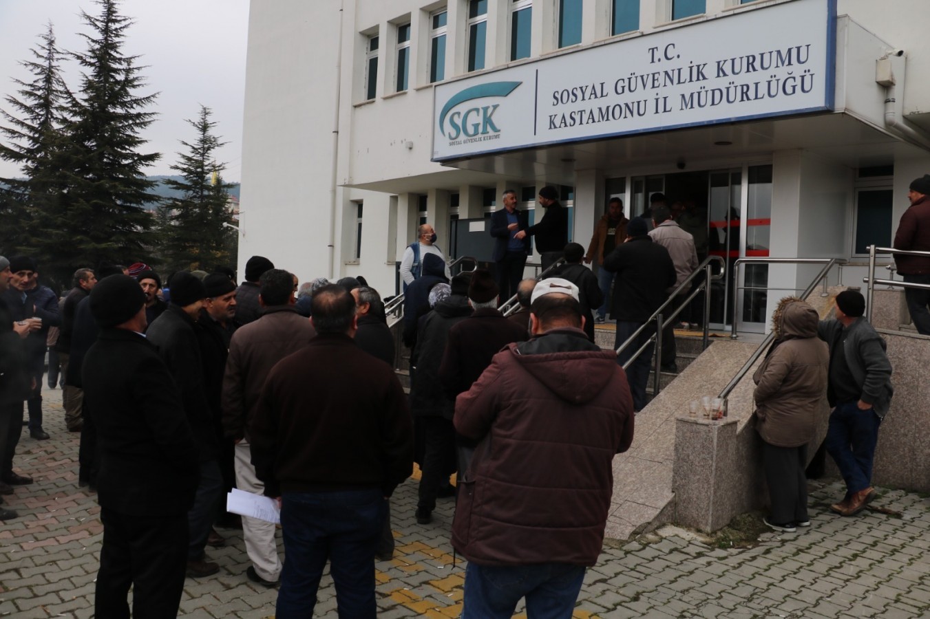 SGK önünde EYT kuyruğu;