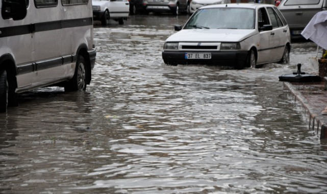 Batı Karadeniz'e "kuvvetli yağış" uyarısı;