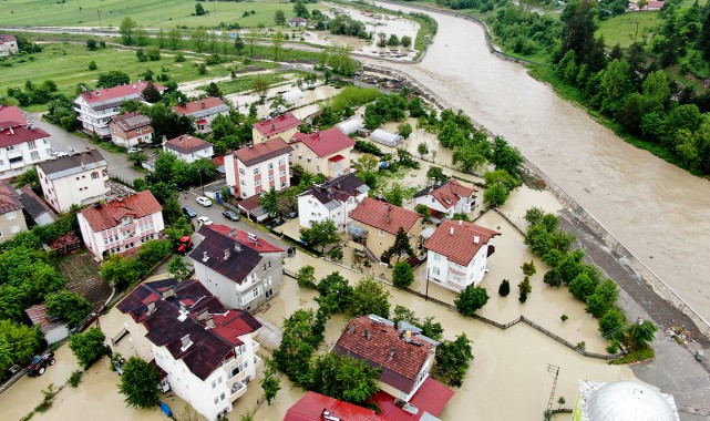Azdavay’da yüzlerce ev sular altında;