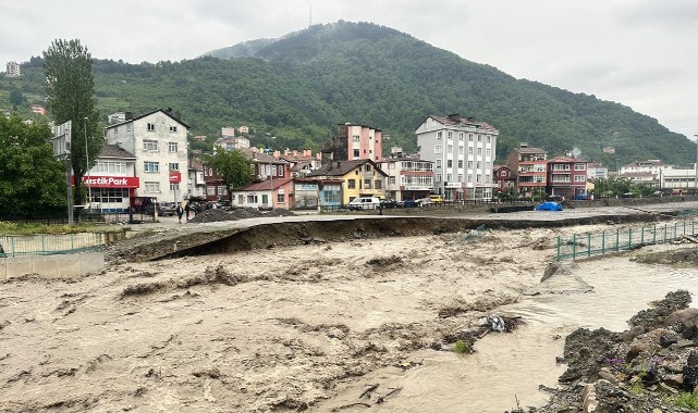 2 yıldır bitmeyen yol çalışması İnebolu’yu susuz bıraktı;