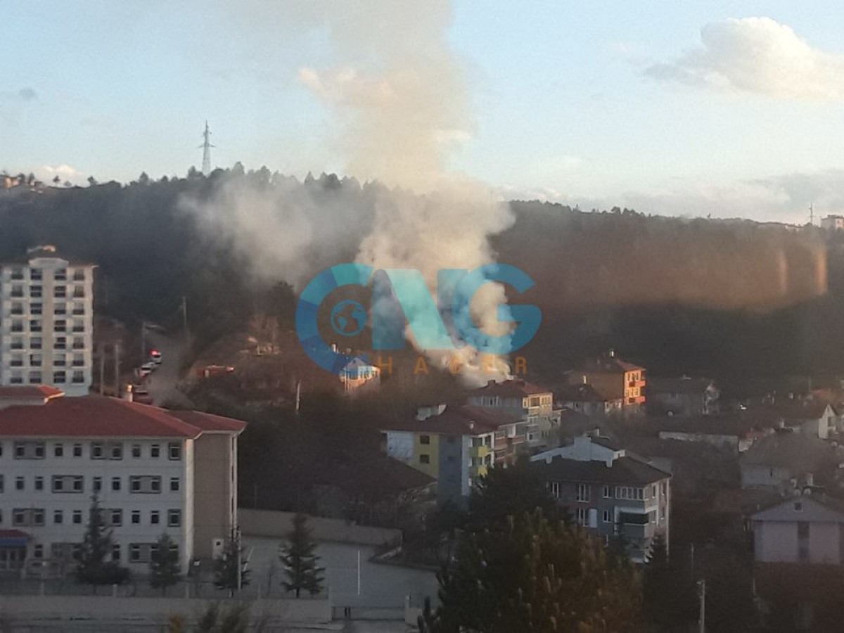 Kastamonu inci sokakta ev yanıyor;