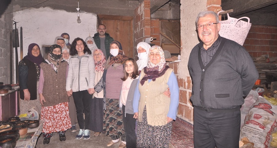 Kavaklıgil, 'halkın sofrasında';