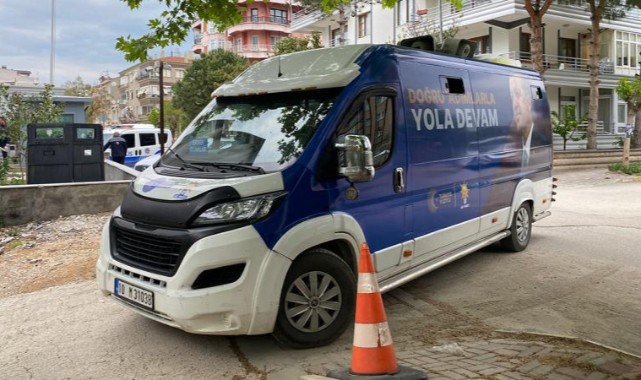 AK PARTİ SEÇİM ARACINA SALDIRI;