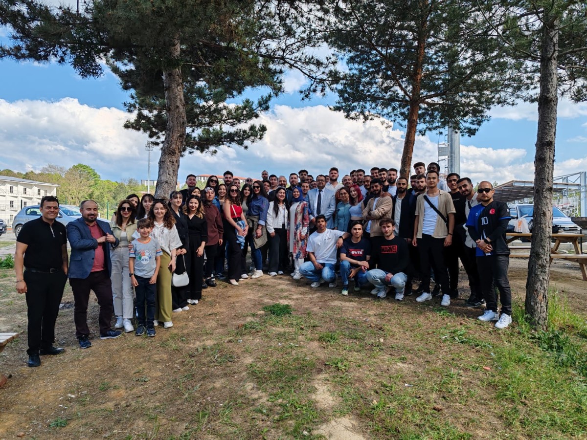 Akademisyenler ve öğrenciler piknikte buluştu;