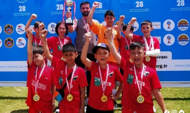 Sherin İneboluspor Türkiye şampiyonu;