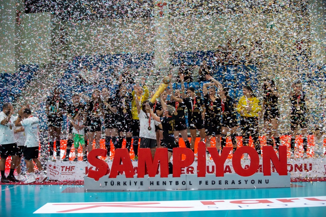 ‘SÜPER’ Kupayı ‘BELEDİYESPOR’ kazandı;