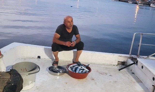 4,5 saat denizde yaşam mücadelesi verdi;