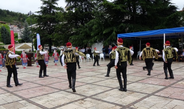 Cumhuriyet meydanın'daki programa yoğun ilgi;