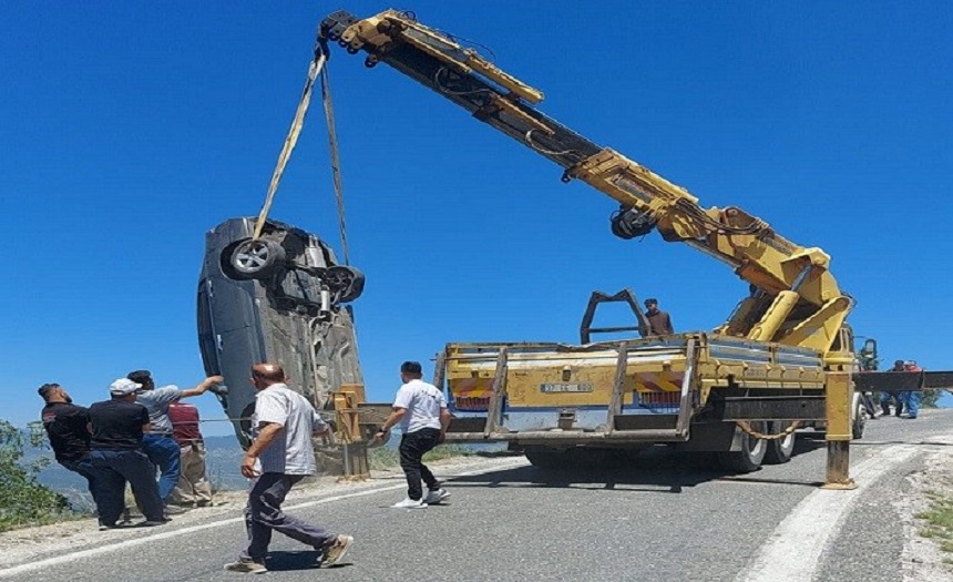 Özçekim, arabaya mal oldu;