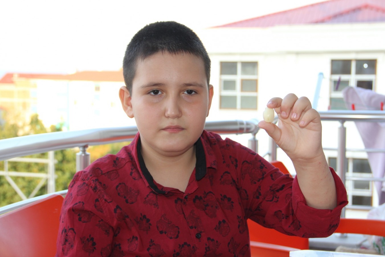 Her gün en az 5 diş sarımsak tüketiyor;