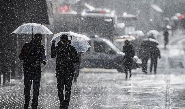 Kastamonu'da Cumartesi Günü Saatlik Hava Durumu (Sağanak Yağış Uyarısı);