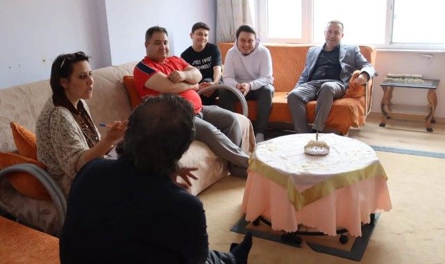 Depremzedeleri ziyaret ettiler;