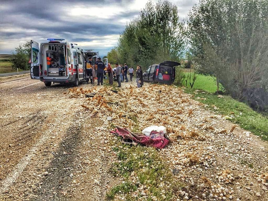 3 kişi yaralandı;