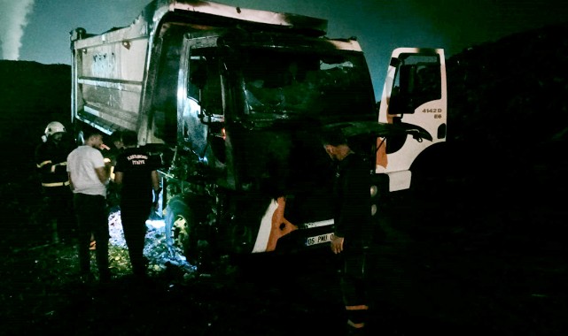 İhsangazi yolunda talaş yüklü kamyon yandı;