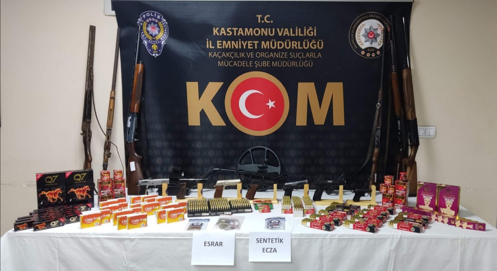 KOM'dan 17 adrese operasyon;