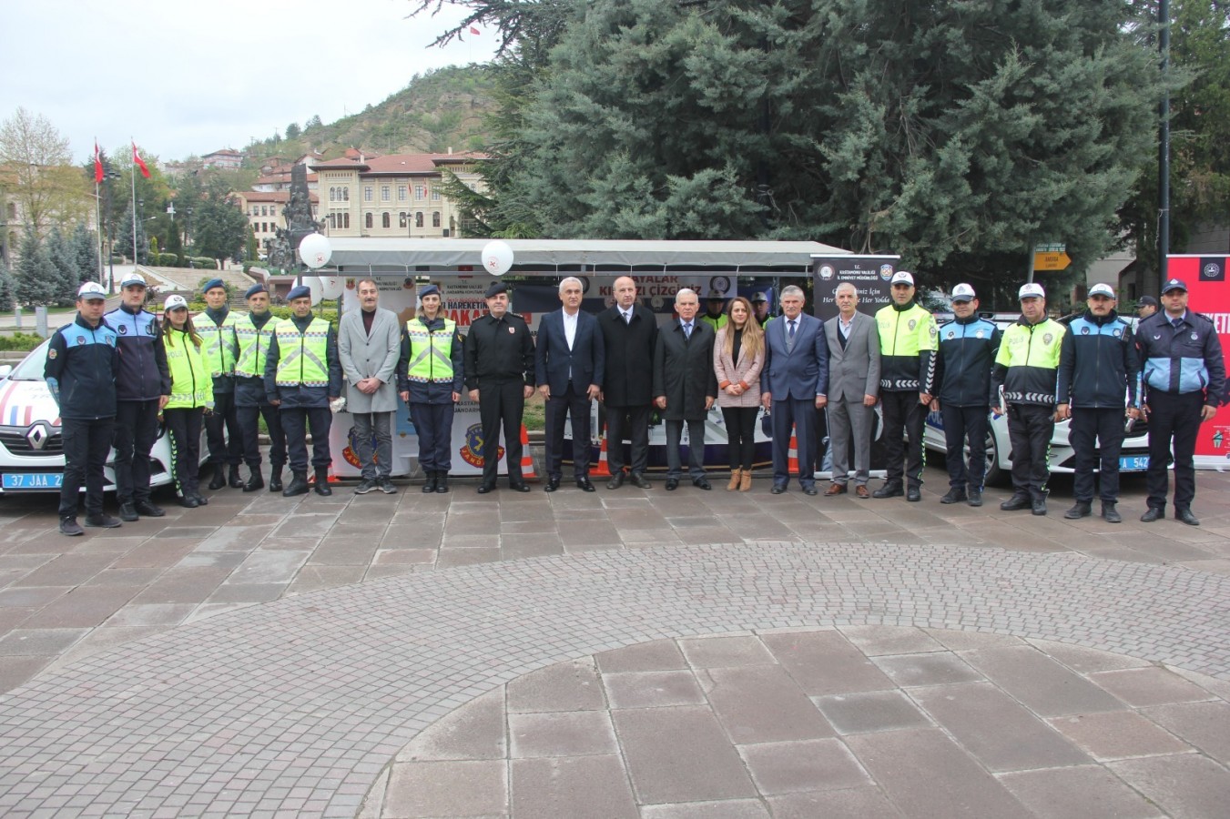 Cumhuriyet Meydanı'nda güvenli trafik programı tanıtımı;