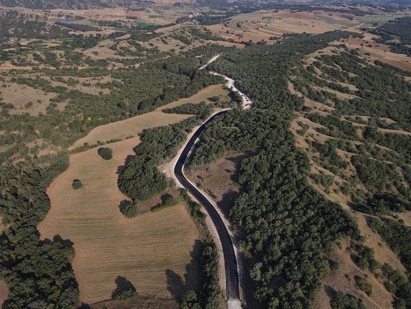 Yol çalışmaları devam ediyor;