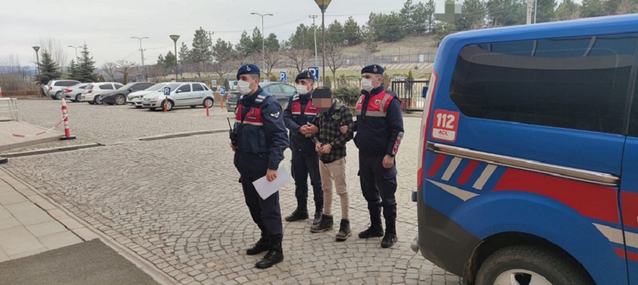 10 yıl hapis cezası bulunan şahıs köyde yakalandı;