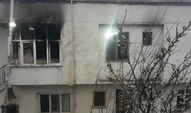 Soba yakmak için evi küle çeviriyordu;