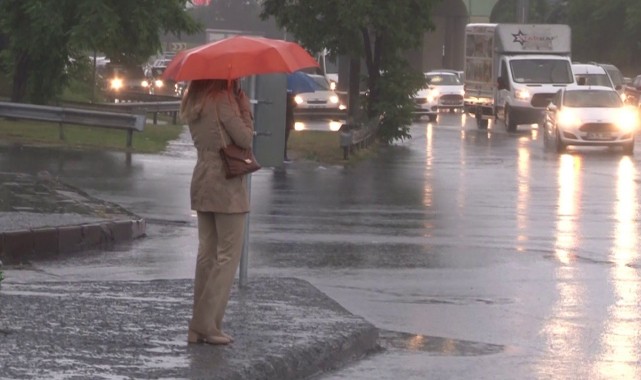 Meteoroloji uyarmıştı! Kastamonu’da sağanak etkili oldu;