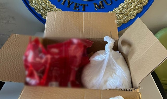Kargoyla gelen toz şekerin içinden uyuşturucu çıktı;