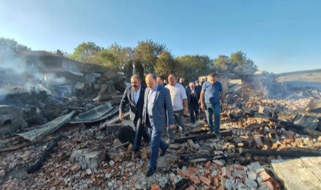 Vali Dallı, yangın yerinde...;