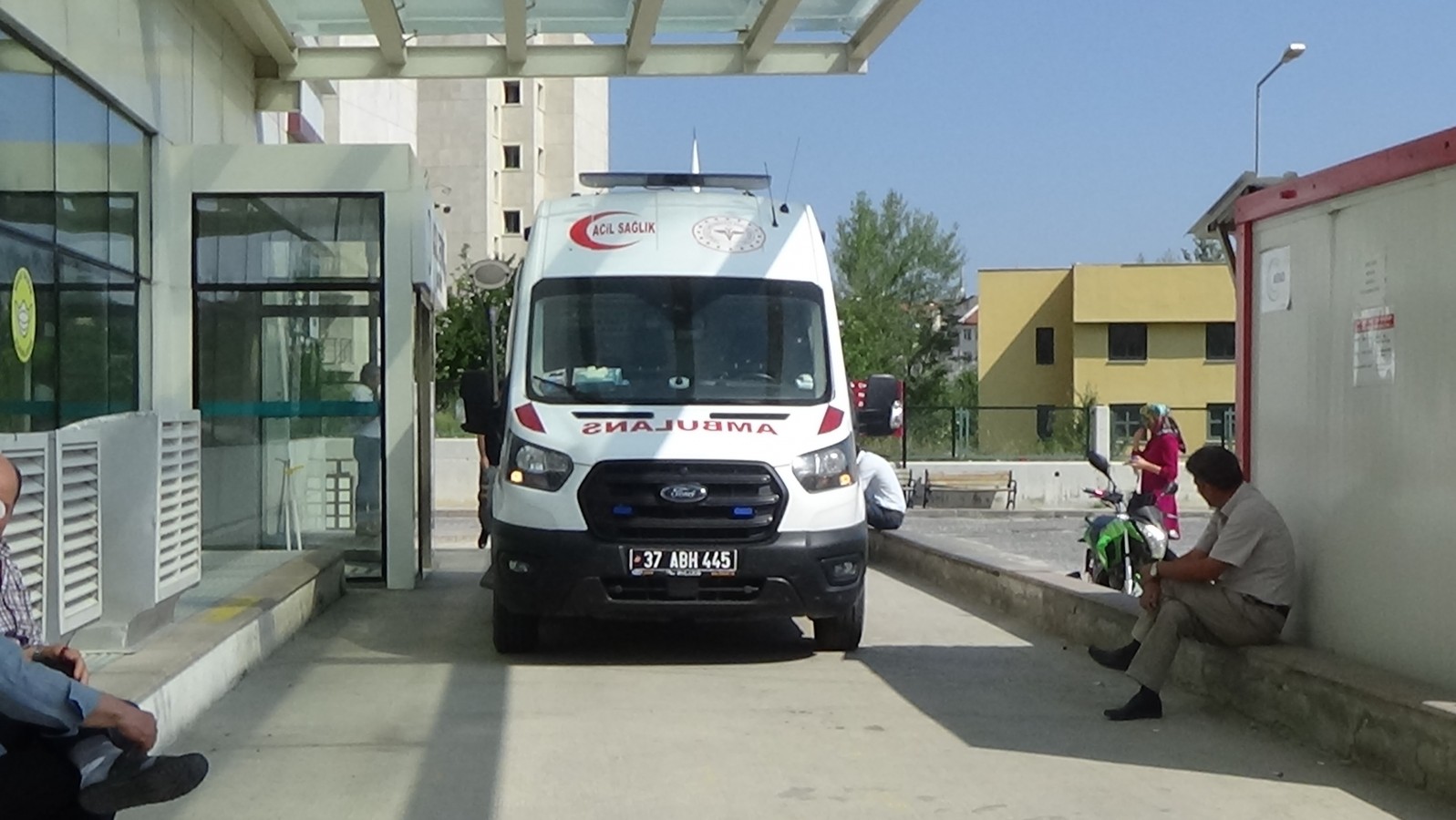 Kurban kesmeye giderken, ATV'den düştü;