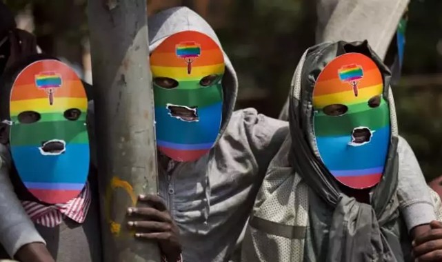 LGBT karşıtı yasa sebebiyle finansal akışı kestiler;