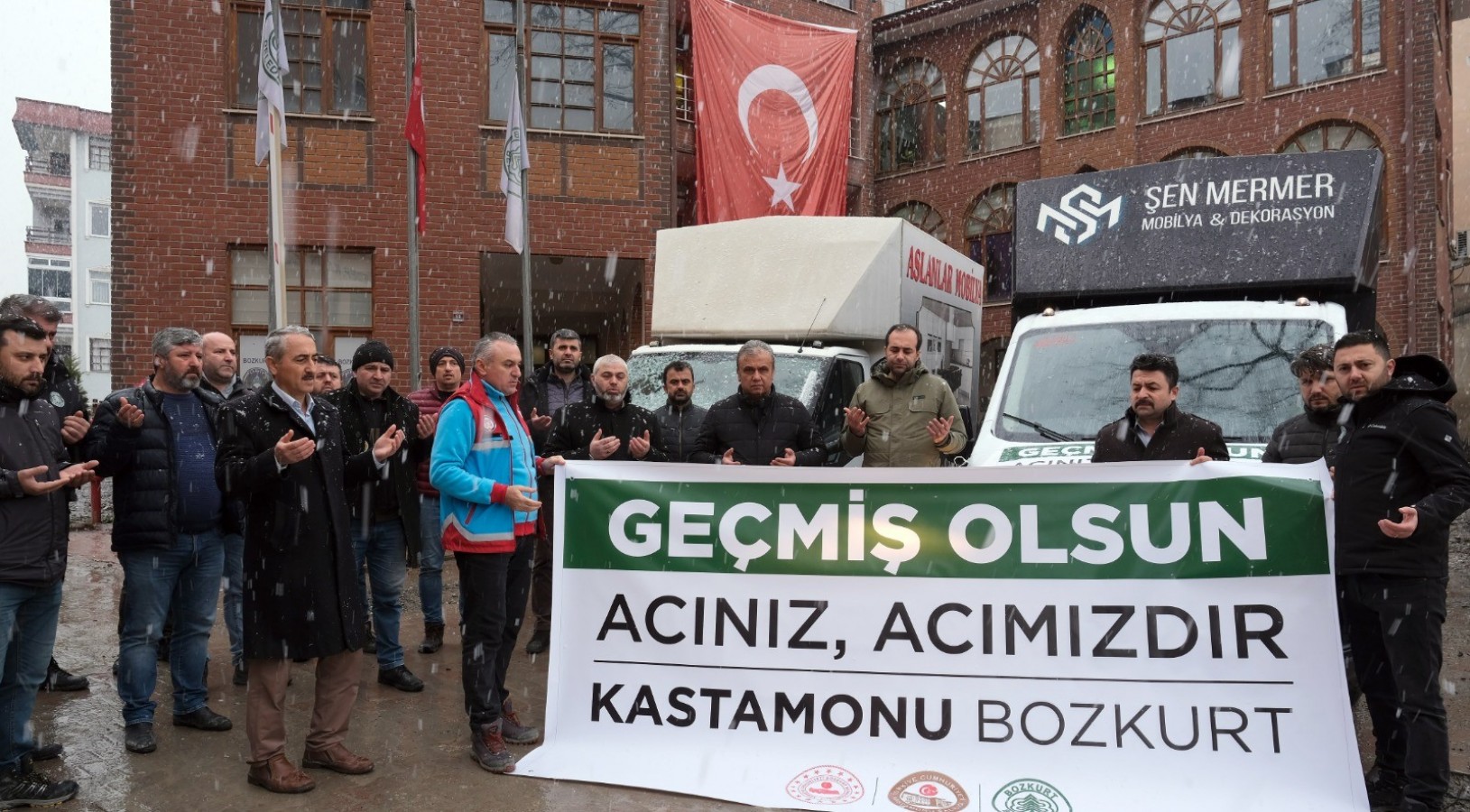 Selzede Bozkurt'tan depremzedelere yardım;