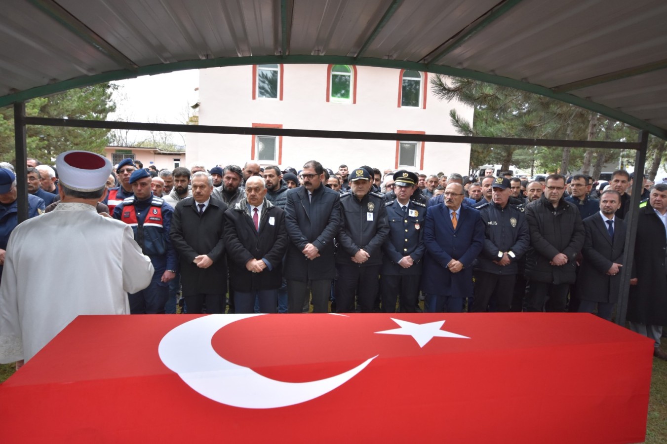 Hayatını kaybeden polis, Taşköprü'de toprağa verildi;