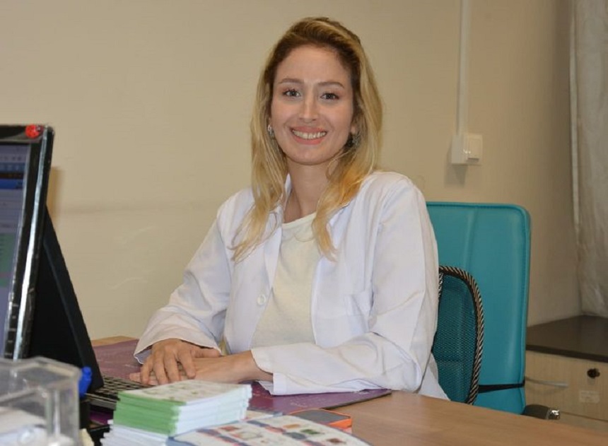Op. Dr. Akay, hasta kabulüne başladı;