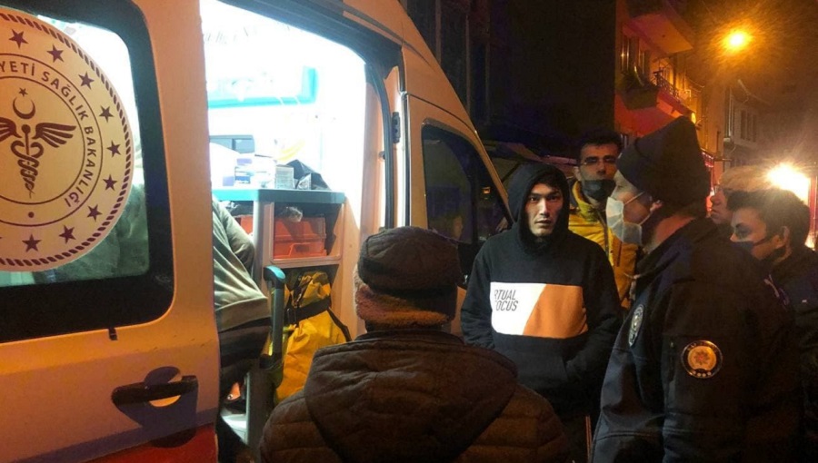 Yangın'da genç kız üçüncü kattan atladı;