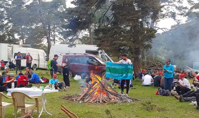 Çadırlar kuruldu, kamp ateşi yakıldı;