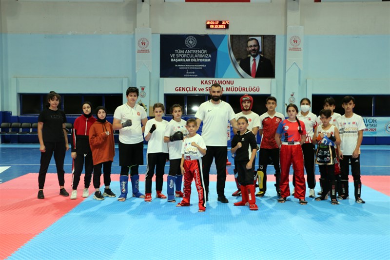 Kick boks müsabakaları gerçekleştirildi