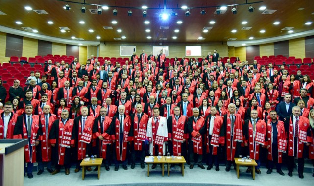 Kastamonu Üniversitesi’nde 356 öğretim üyesi daha cübbe giydi;