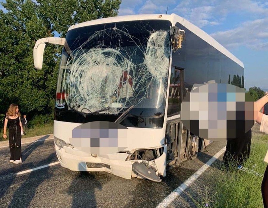 Yolcular ölümden döndü;