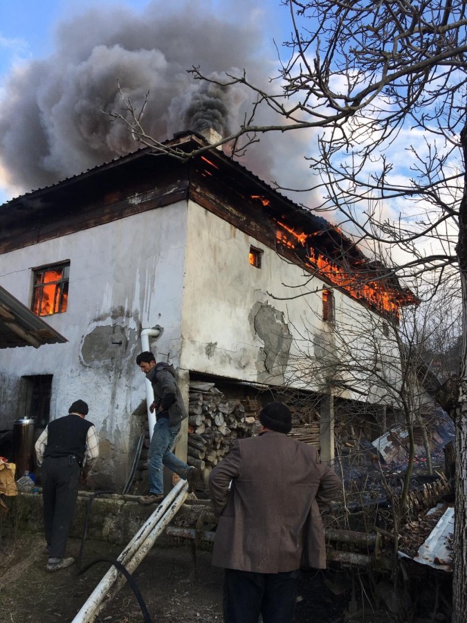 Araç ilçesinde yangın;