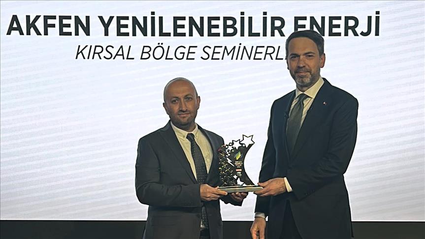 Akfen Yenilenebilir Enerji'nin Eğitim Seminerleri Projesi Ödüllendirildi;