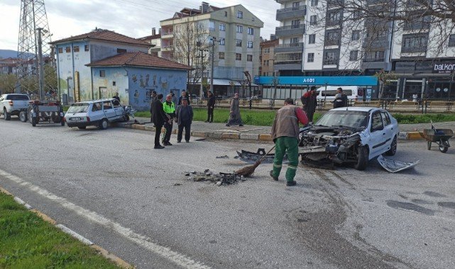 Yine bir kaza: 2 yaralı;