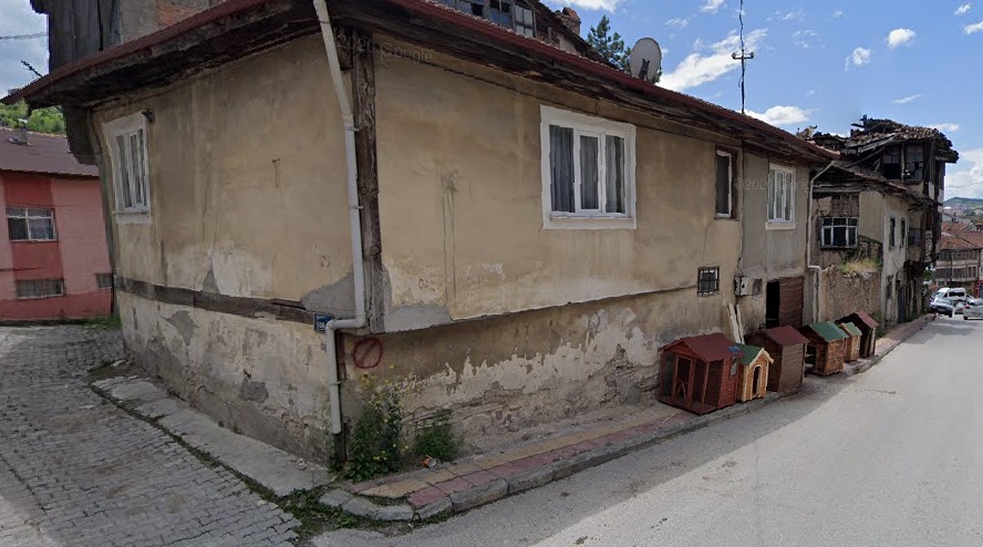 Emekli marangoz, evinde ölü bulundu;