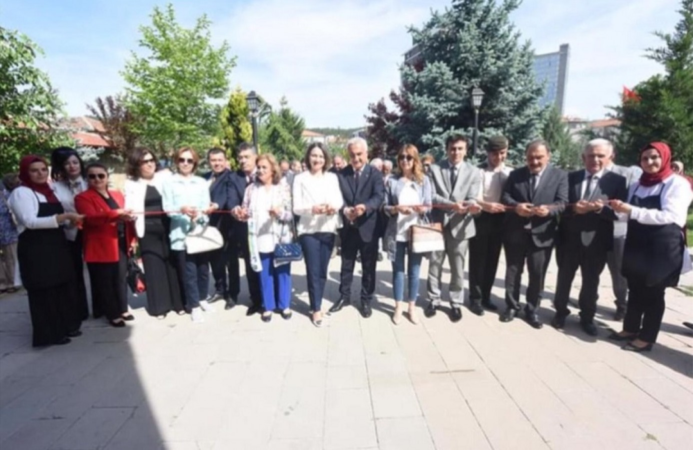 El emekleri görücüye çıktı;