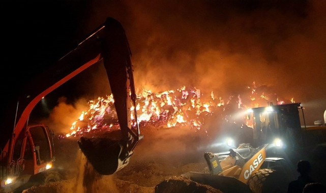 6 bin saman balyası küle döndü;