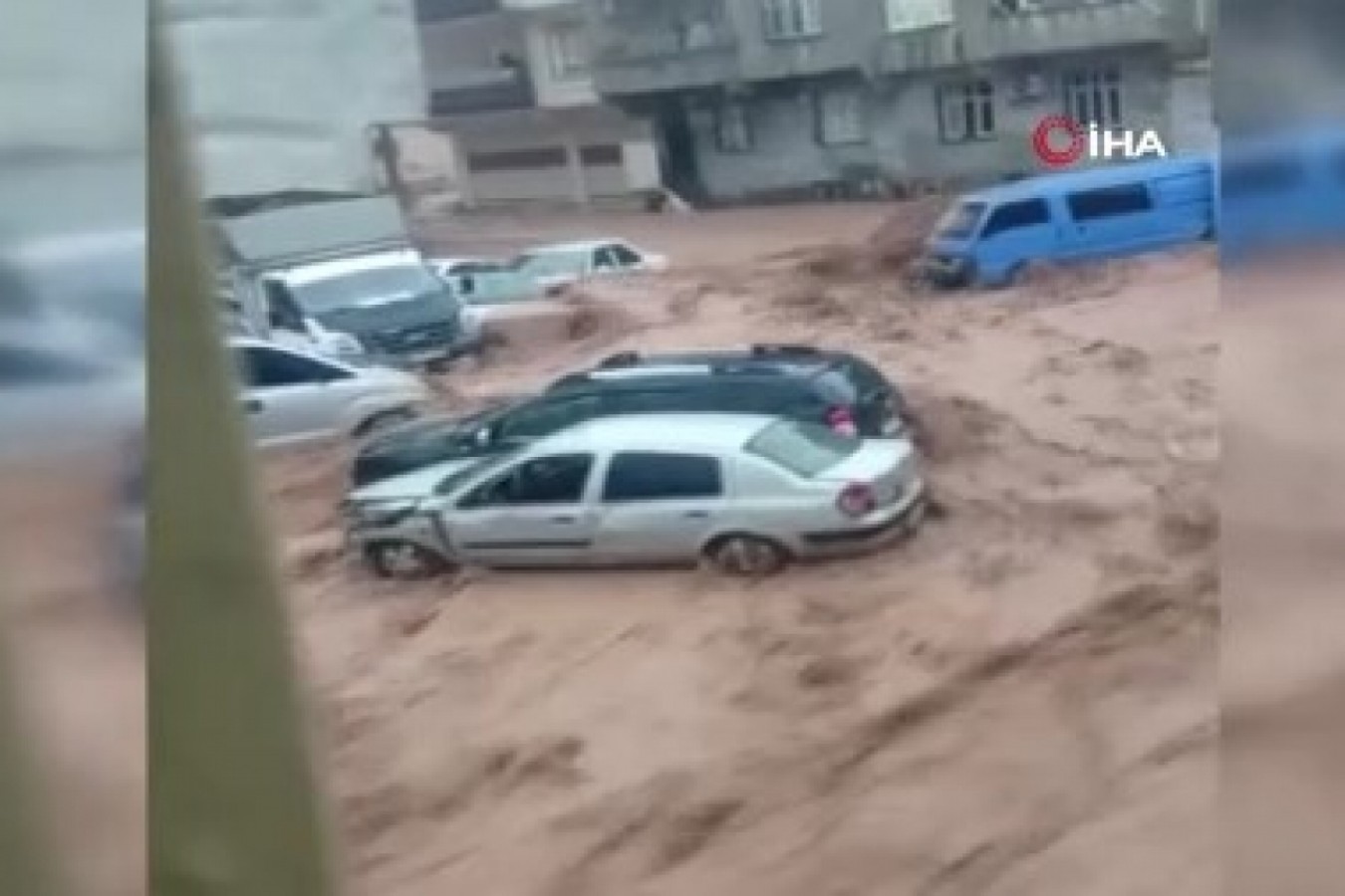 Deprem bölgesinde sel etkili oluyor;