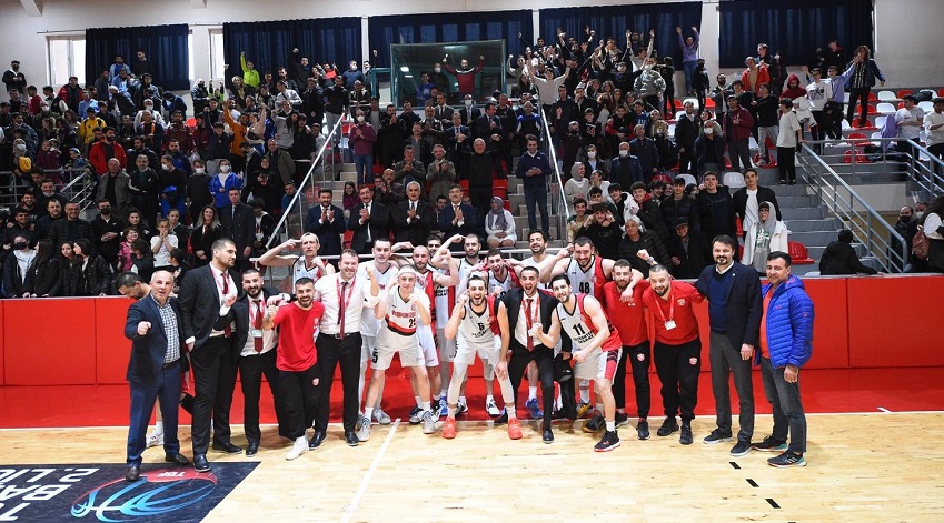 Yurdum GSK, final grubunda;