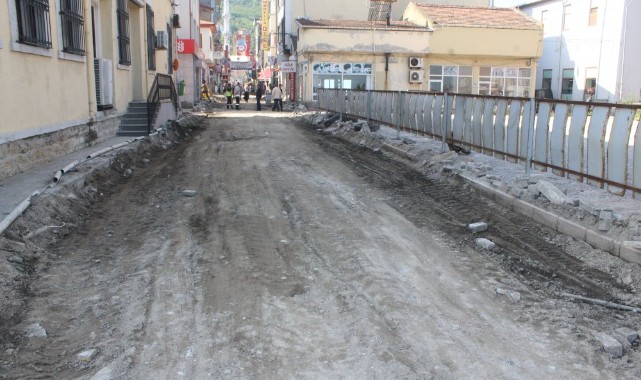 Cumhuriyet Caddesi’ndeki çalışma tepki çekti;
