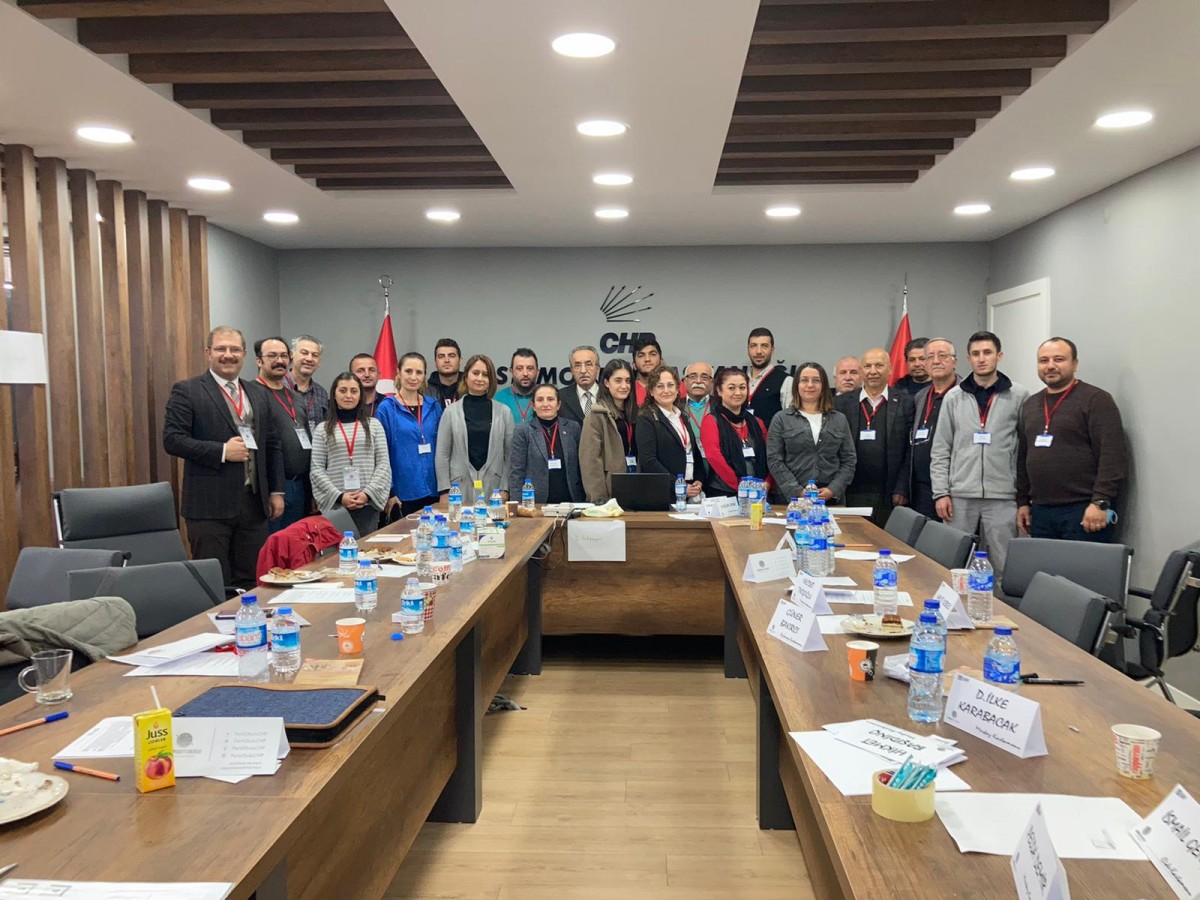 CHP, üyelerine ‘siyaset’ eğitimi verdi;